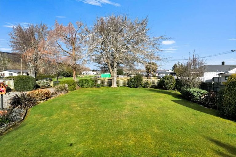 Photo of property in 39 Newburn Street, Waikaia, 9778
