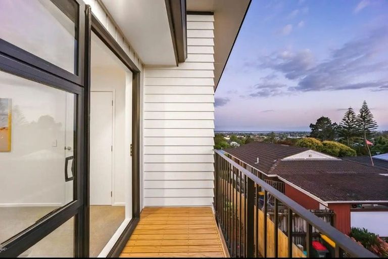 Photo of property in 5/71 West Coast Road, Glen Eden, Auckland, 0602
