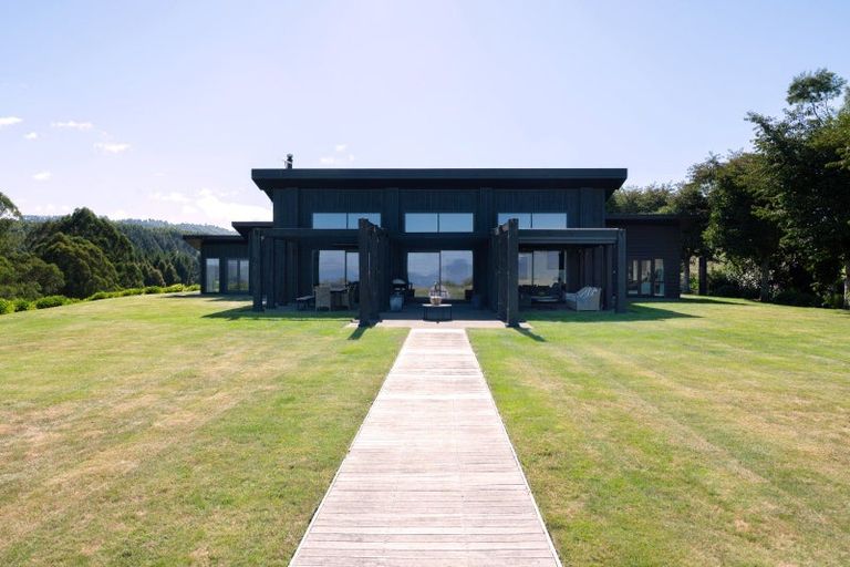Photo of property in 122 Hitiri Road, Kinloch, Taupo, 3377