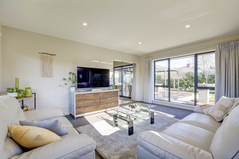 Photo of property in 10 Catchpole Place, Woodend, 7610