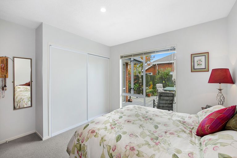 Photo of property in 356 Yaldhurst Road, Russley, Christchurch, 8042