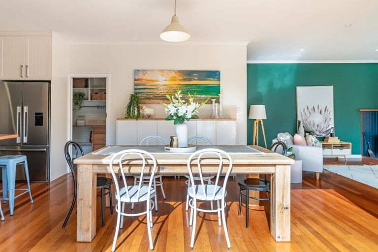 Photo of property in 8 Saint Albans Avenue, Karori, Wellington, 6012