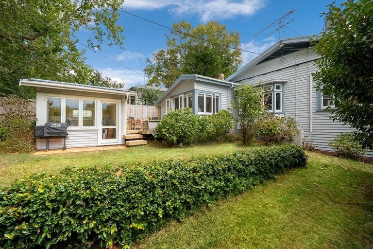 Photo of property in 12 Glade Place, Birkenhead, Auckland, 0626