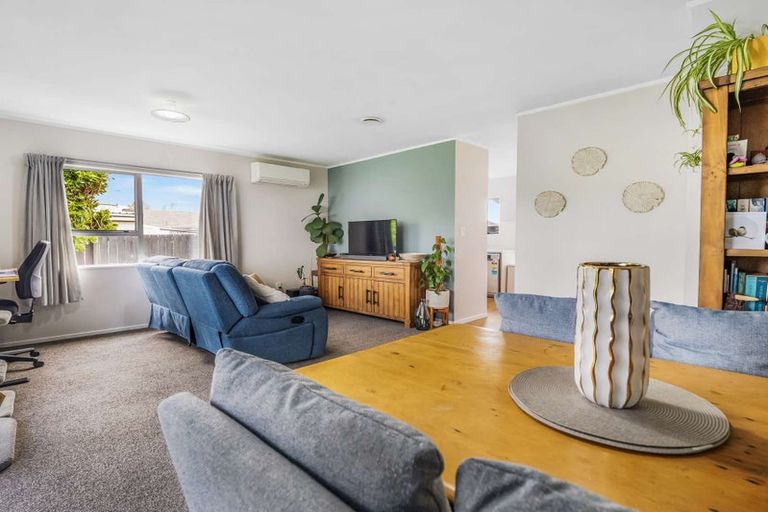 Photo of property in 2/6 Short Street, Papakura, 2110