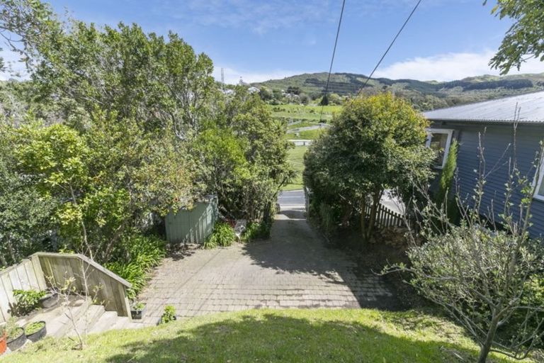 Photo of property in 90 Curtis Street, Northland, Wellington, 6012