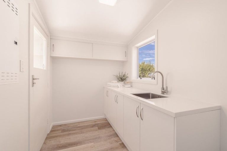 Photo of property in 20 Derrett Place, Saint Martins, Christchurch, 8022