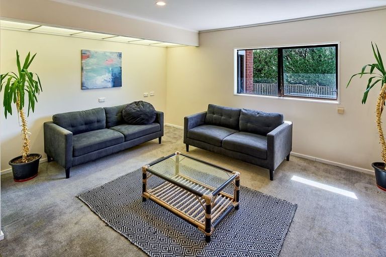 Photo of property in 20 Lyndfield Lane, Newlands, Wellington, 6037