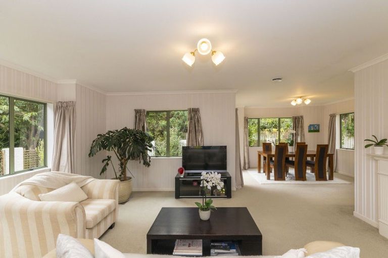 Photo of property in 2 The Glen, Hokowhitu, Palmerston North, 4410