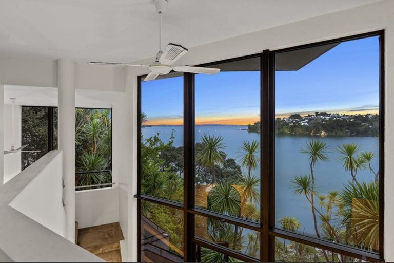 Photo of property in 2/102 Queen Street, Northcote Point, Auckland, 0627