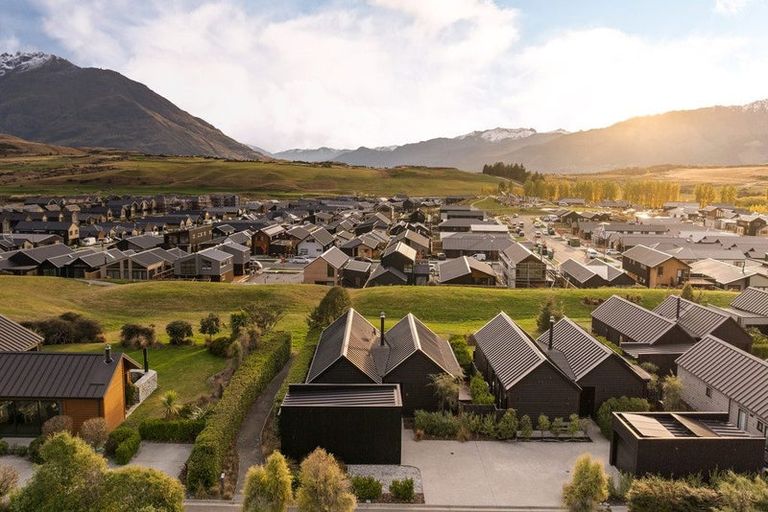 Photo of property in 12 Fife Court, Jacks Point, Queenstown, 9371