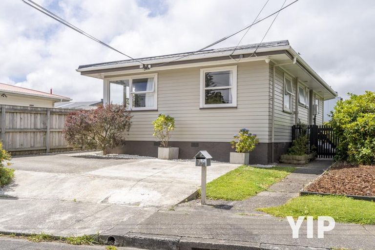 Photo of property in 7b Jay Street, Paparangi, Wellington, 6037