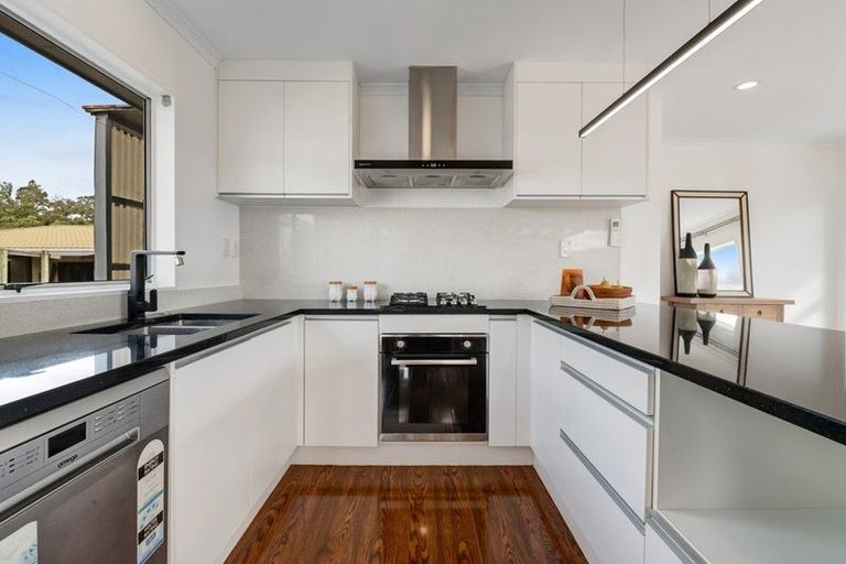 Photo of property in 1/4 Clare Place, Glenfield, Auckland, 0629