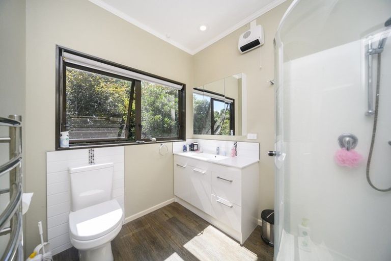 Photo of property in 24 Heathcote Place, Fitzherbert, Palmerston North, 4410