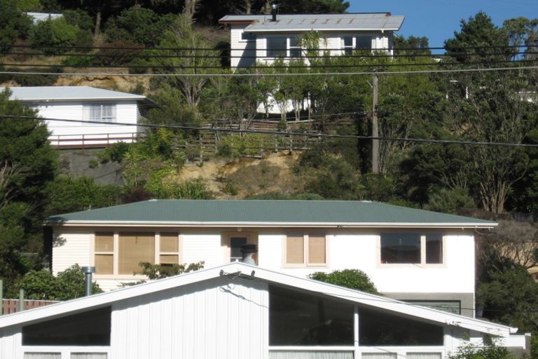 Photo of property in 10 Omega Street, Newlands, Wellington, 6037