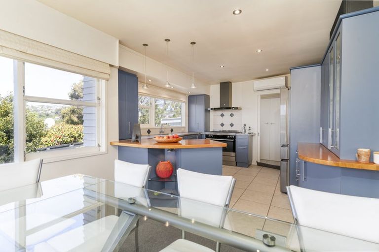 Photo of property in 48 Churton Drive, Churton Park, Wellington, 6037