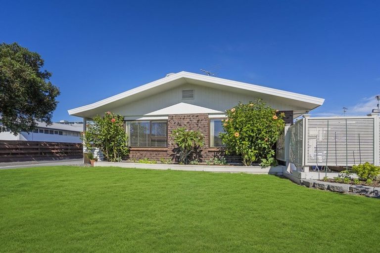 Photo of property in 1/52 Florence Avenue, Orewa, 0931