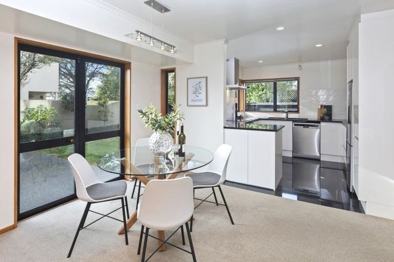 Photo of property in 2/77 Hinau Street, Riccarton, Christchurch, 8041