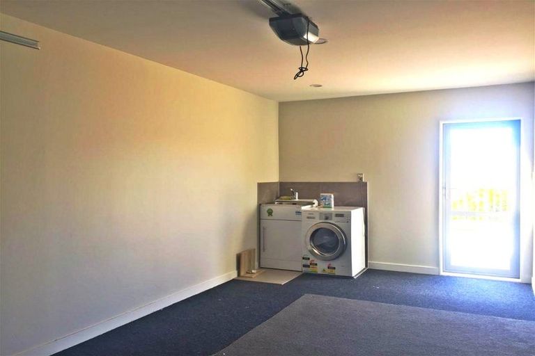 Photo of property in 9 Trotting Terrace, Fairview Heights, Auckland, 0632