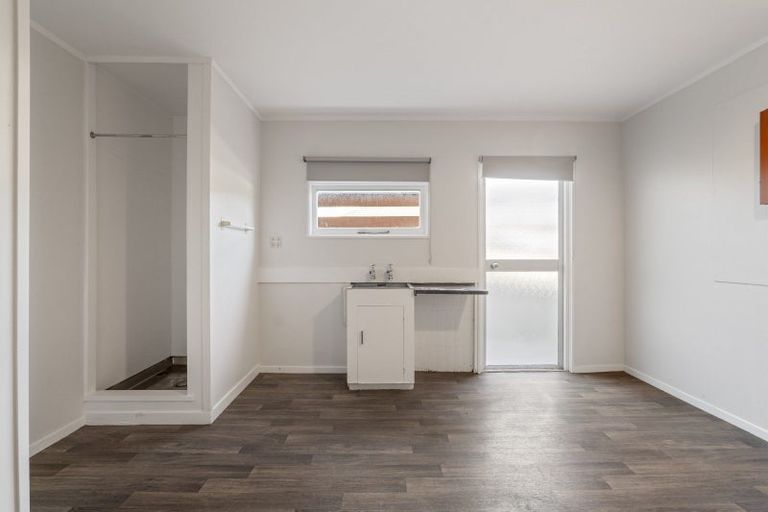 Photo of property in 94 Omata Road, Marfell, New Plymouth, 4310