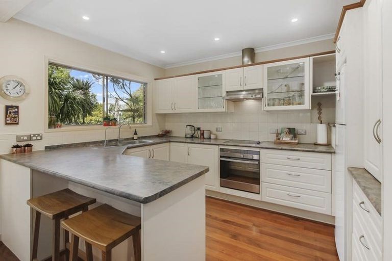 Photo of property in 15 Tainui Road, Titirangi, Auckland, 0604