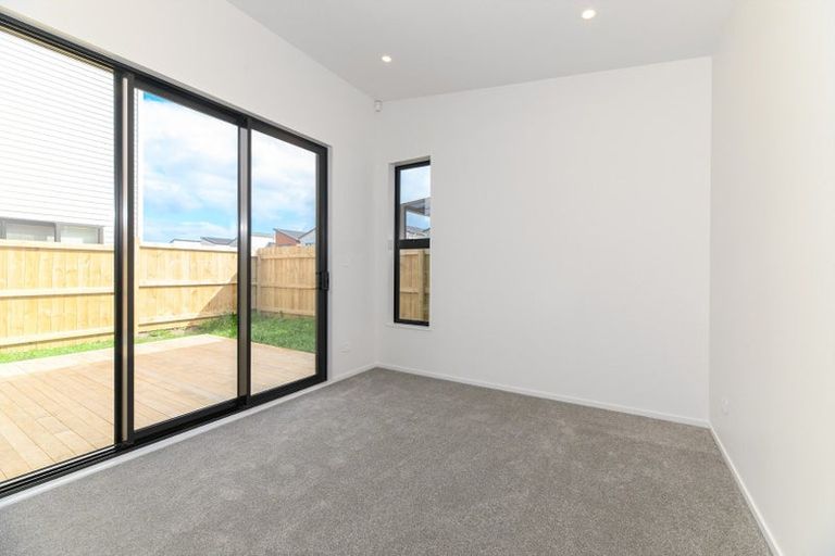Photo of property in 17 Coast Garden Drive, Hobsonville, Auckland, 0616
