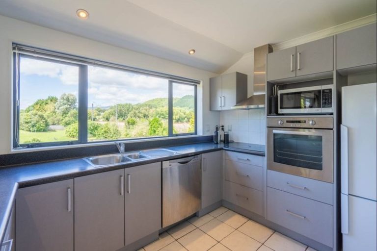 Photo of property in 7 Lambert Way, Paraparaumu, 5032
