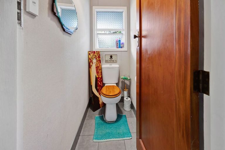 Photo of property in 32 Queens Road, Glen Avon, New Plymouth, 4312