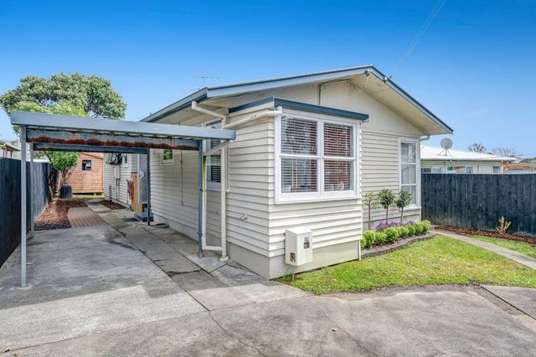 Photo of property in 71b Red Beach Road, Red Beach, 0932