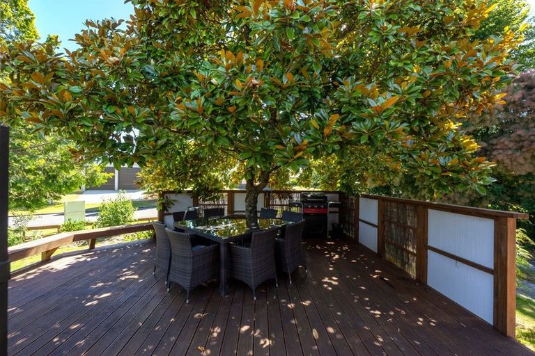 Photo of property in 17 Irwin Place, Kinloch, Taupo, 3377