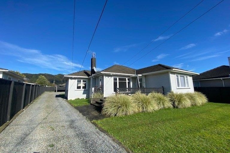Photo of property in 36 Hinau Grove, Wainuiomata, Lower Hutt, 5014