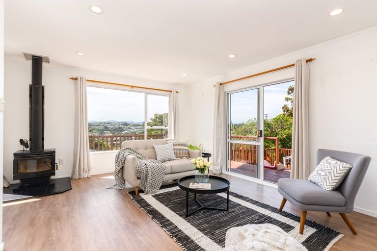 Photo of property in 8 Fitzpatrick Street, Newlands, Wellington, 6037