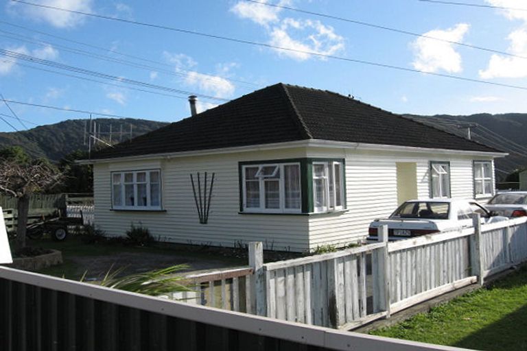 Photo of property in 166 Main Road, Wainuiomata, Lower Hutt, 5014