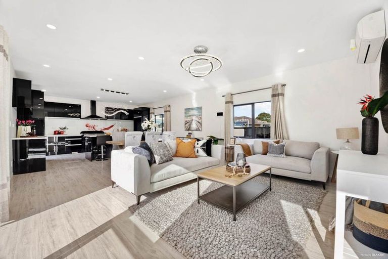 Photo of property in 9 Gwendoline Avenue, Te Atatu Peninsula, Auckland, 0610