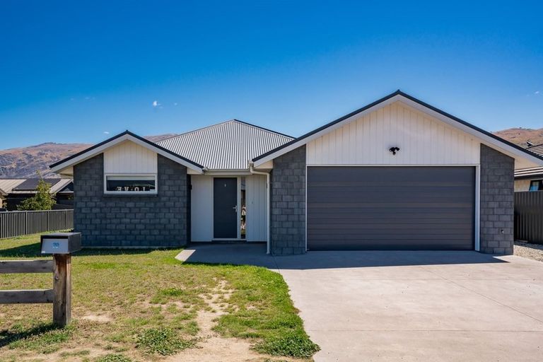 Photo of property in 20 Stowell Drive, Cromwell, 9310