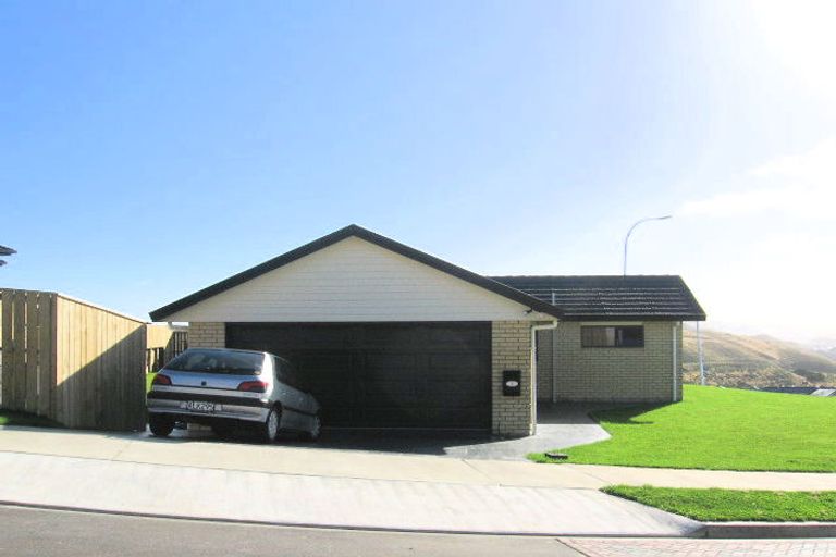 Photo of property in 2 Comber Place, Johnsonville, Wellington, 6037