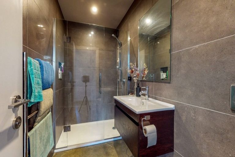 Photo of property in 306b Queens Drive, Lyall Bay, Wellington, 6022