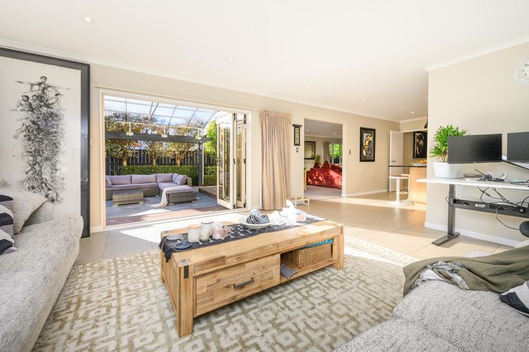 Photo of property in 6 Alan Street, Palmerston North, 4414