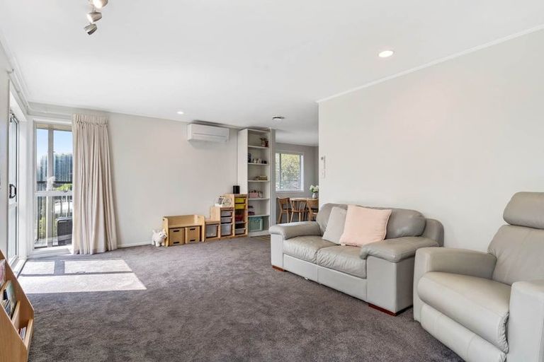Photo of property in 13 Tree View Avenue, Glenfield, Auckland, 0629