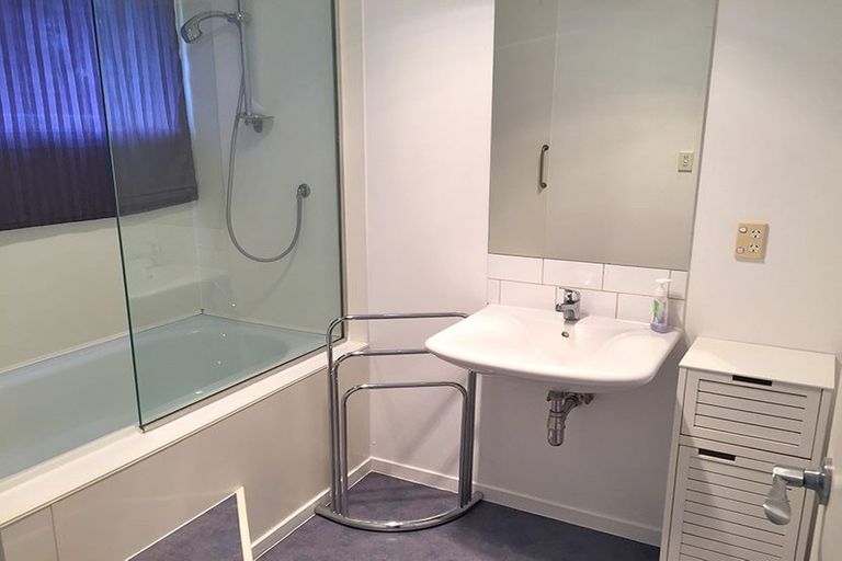 Photo of property in 82 Forrest Hill Road, Forrest Hill, Auckland, 0620
