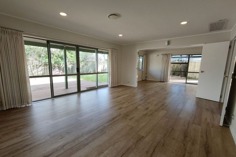 Photo of property in 19 Merriefield Avenue, Forrest Hill, Auckland, 0620