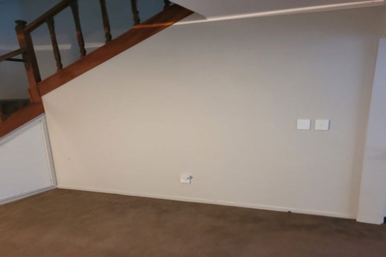 Photo of property in 15 Tiki Street, New Lynn, Auckland, 0600