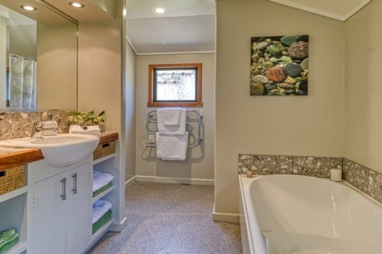 Photo of property in 2 Ritchie Place, Havelock North, 4130