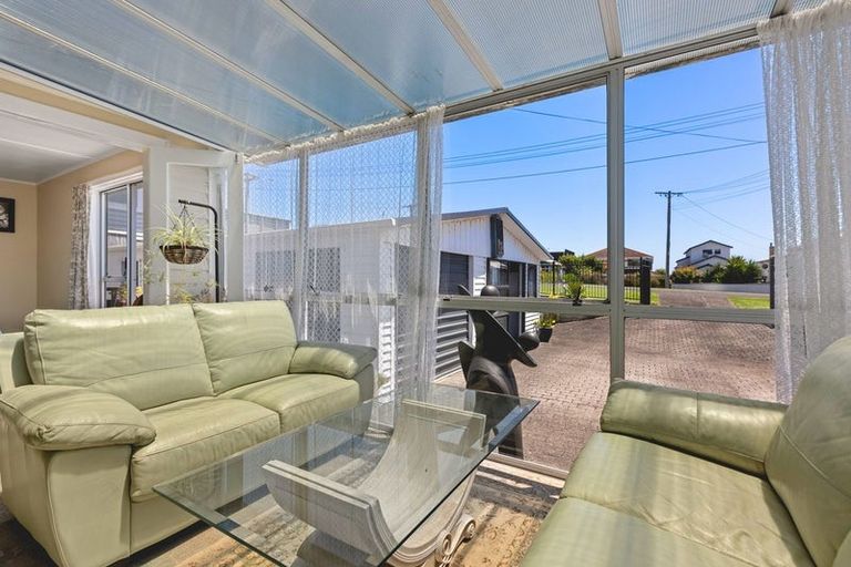 Photo of property in 9 Roy Terrace, Moturoa, New Plymouth, 4310