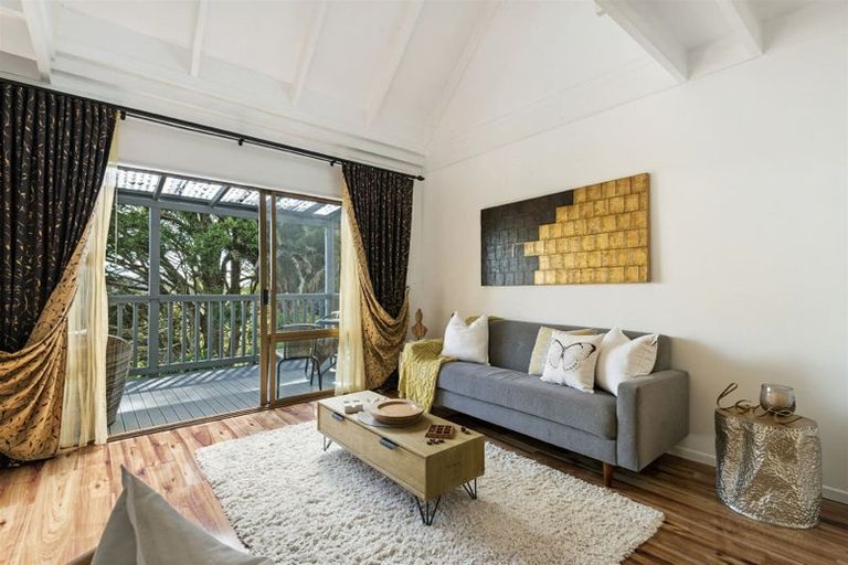Photo of property in 2/1 Mulberry Place, Glenfield, Auckland, 0629