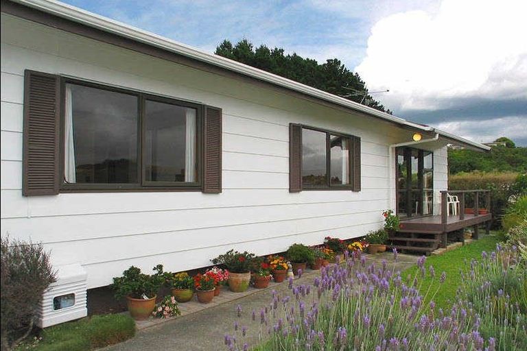 Photo of property in 21b Fernhaven Grove, Newlands, Wellington, 6037