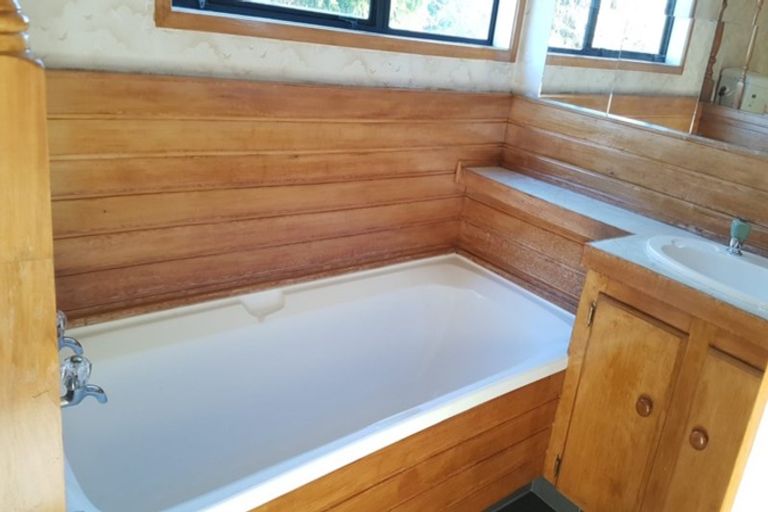 Photo of property in 28 Sunward Rise, Glenfield, Auckland, 0629