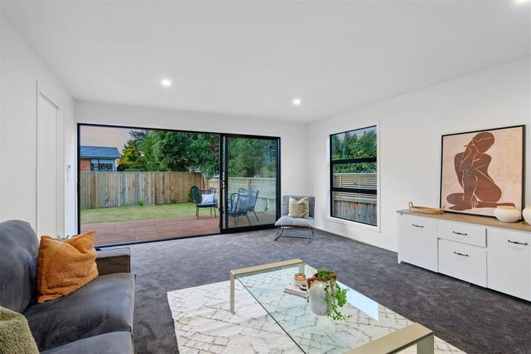 Photo of property in 17 Aratoro Place, Mount Pleasant, Christchurch, 8081