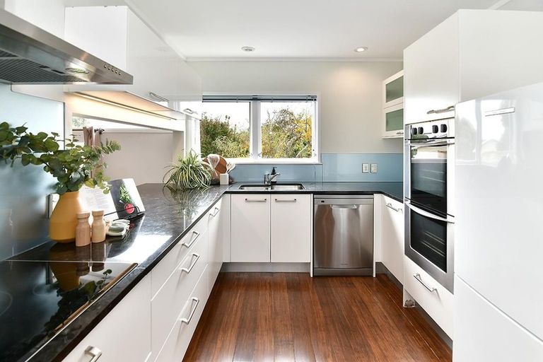 Photo of property in 10 Castleton Street, Birkdale, Auckland, 0626