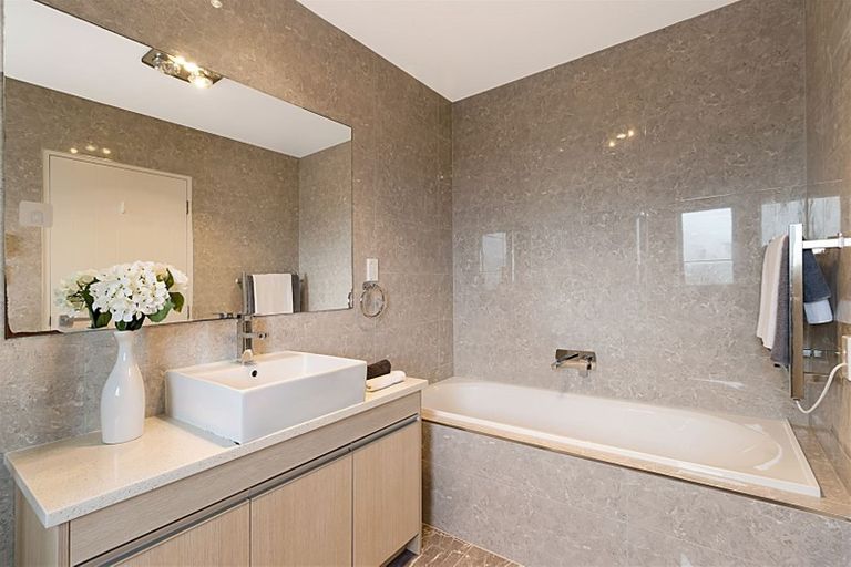 Photo of property in 105 Lincoln Park Avenue, Massey, Auckland, 0614