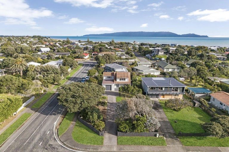 Photo of property in 1 Goldie Place, Waikanae Beach, Waikanae, 5036